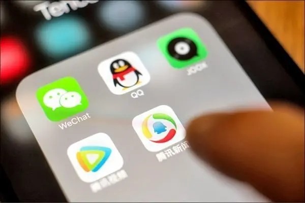 QQ号上有几百个Q币，我不想玩腾讯游戏，想低价出售有什么方便的方法吗？淘宝？拍拍？